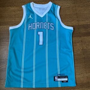 Boys L Charlotte Hornets Ball Jersey